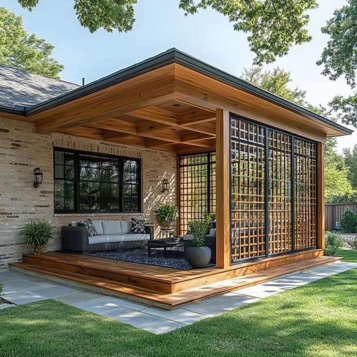 Терраса у дома